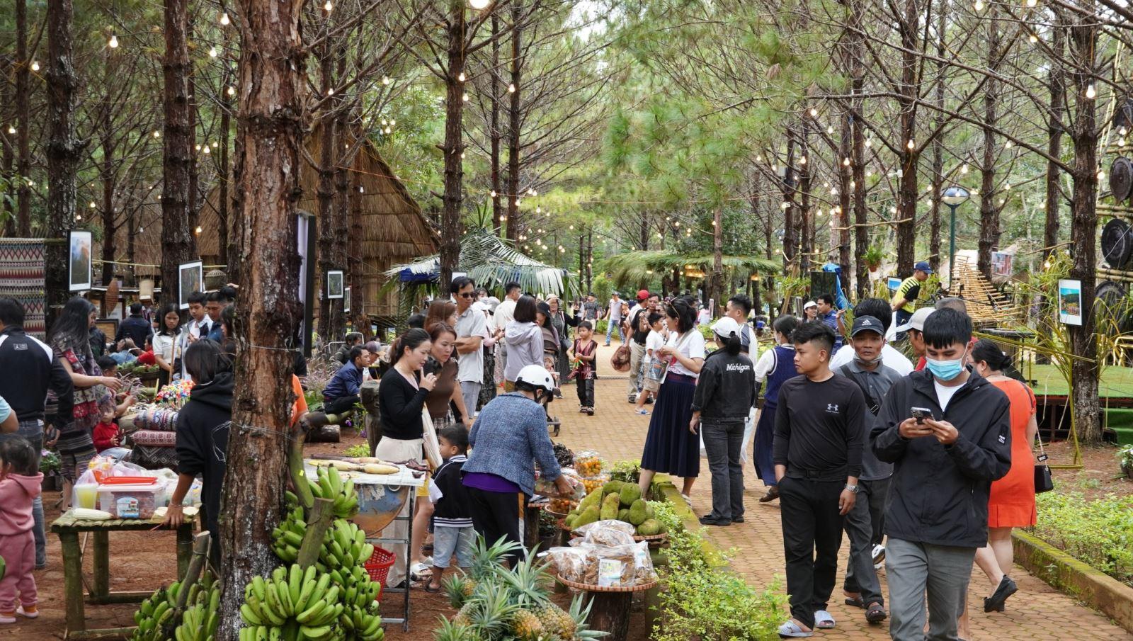 Thousands of tourists visited Măng Đen during the National Day holiday on September 2nd.