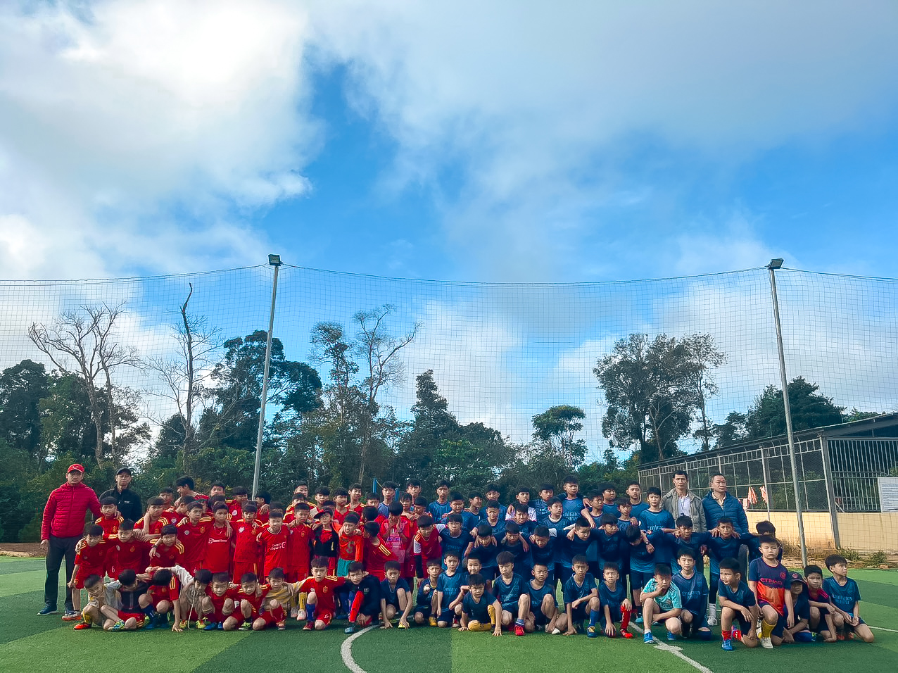 Trung tâm bóng đá cộng đồng Măng Đen tổ chức giao lưu bóng đá, thăm quan, trải nghiệm cho học viên nhân dịp năm mới 2024