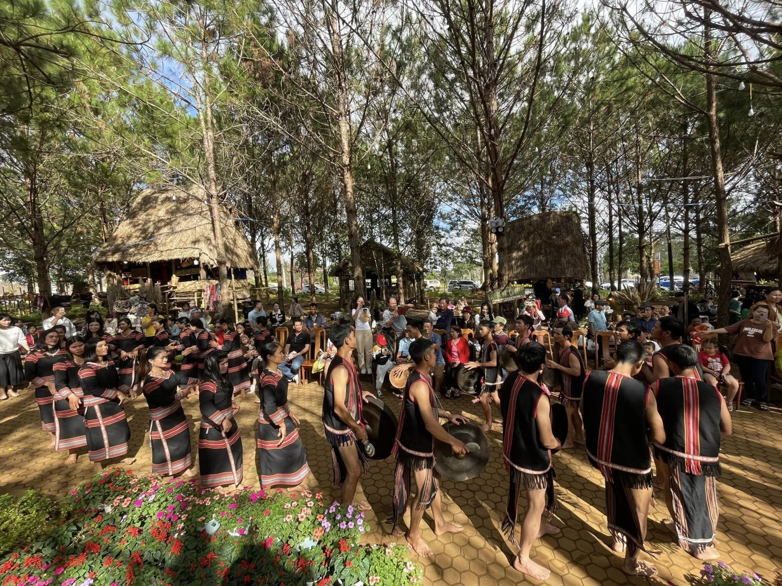 The team of young artisans in Kon Vong Kia village preserves the culture of Gongs and Xoang dance