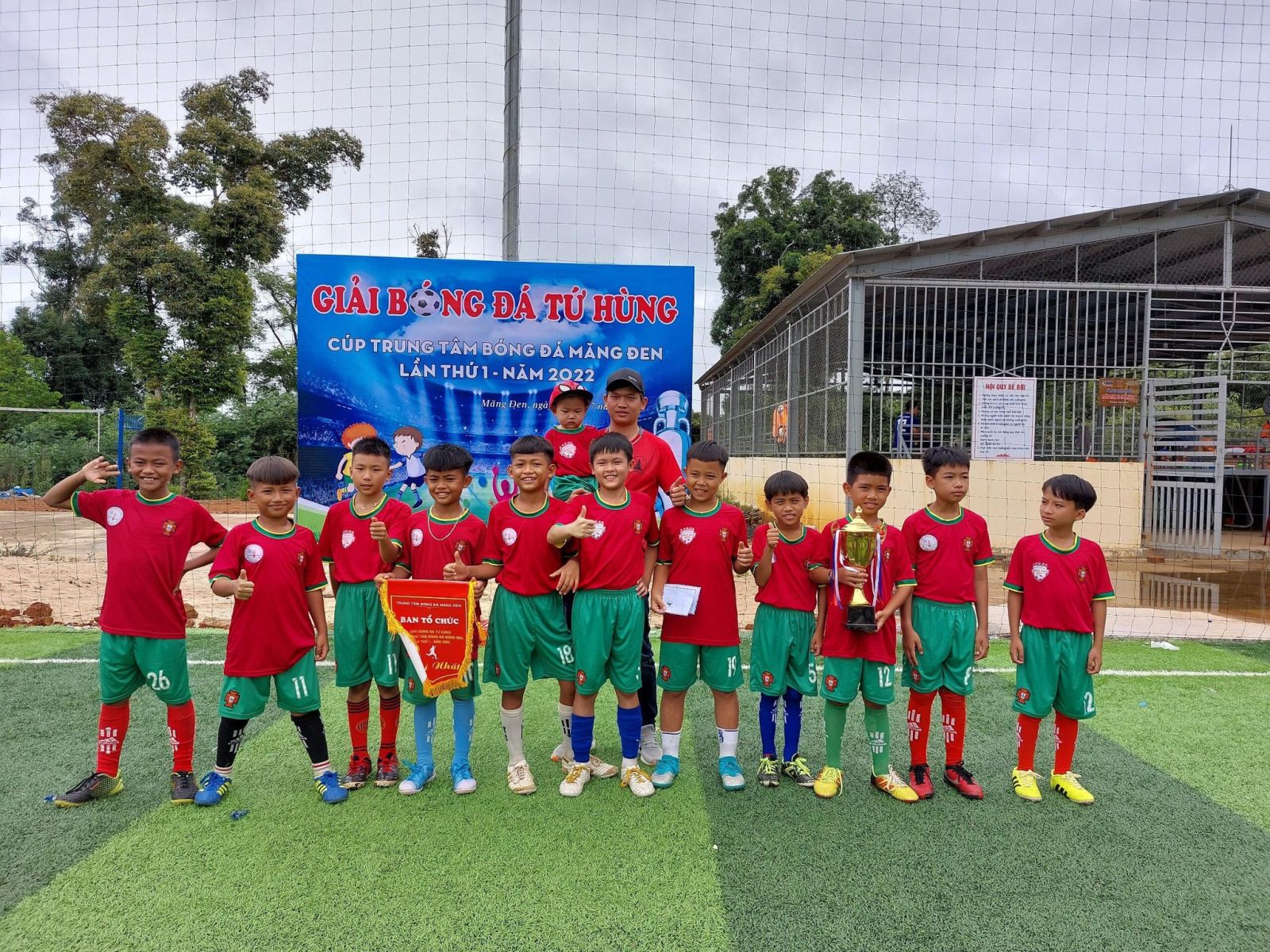 Trung tâm bóng đá cộng đồng Măng Đen - Sân chơi bóng đá cho trẻ em ở Măng Đen
