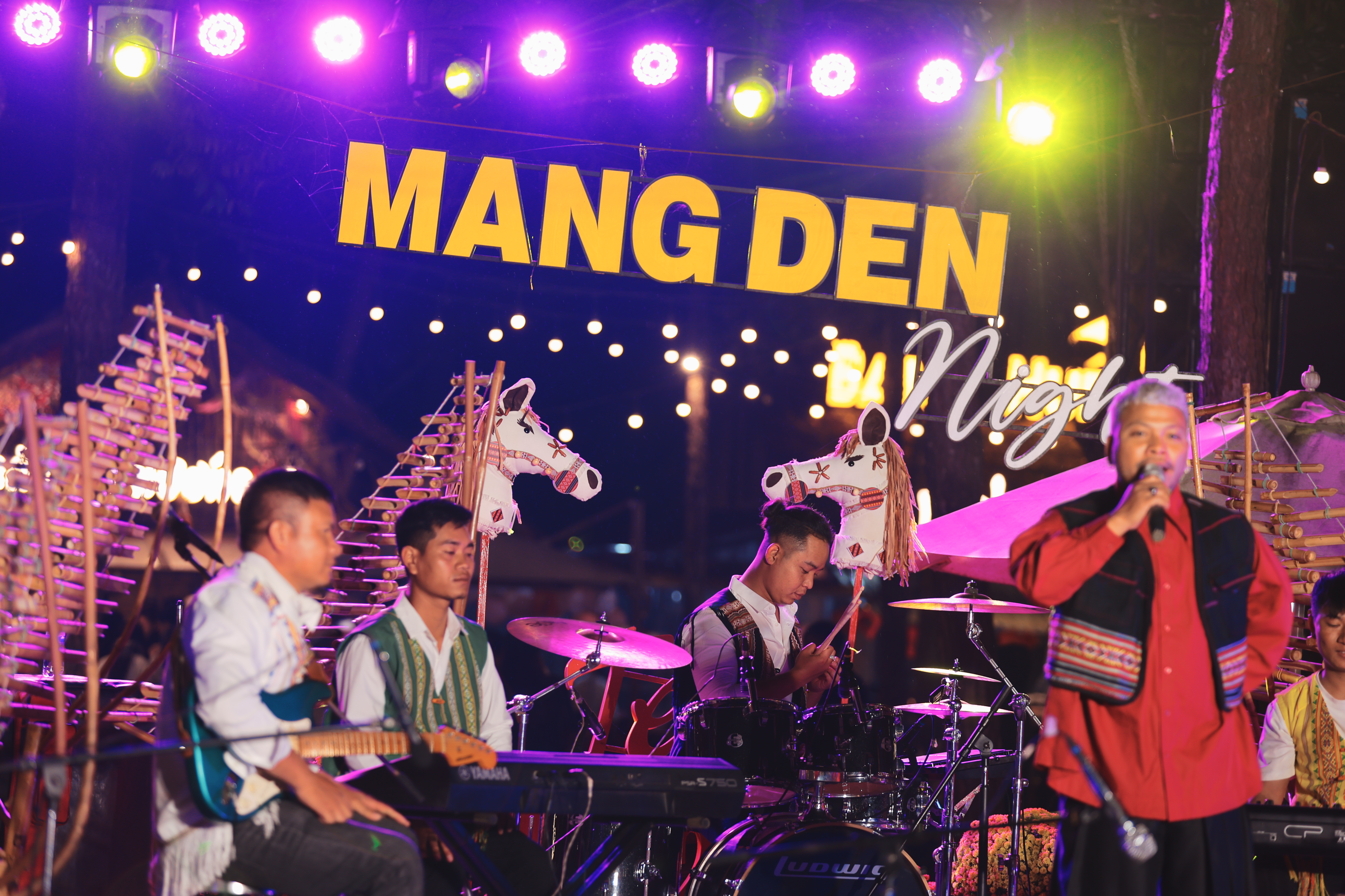 Nhịp sống sôi động trở lại Khu Phố đêm Măng Đen - Măng Đen Night 